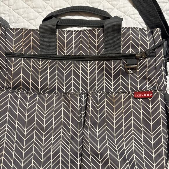 Skip Hop Duo Double Signature Diaper Bag Messenger Tote Gray Chevron 16x15x3.5" - Picture 2 of 8